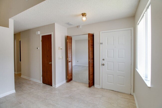 Photo - 754 Forest St