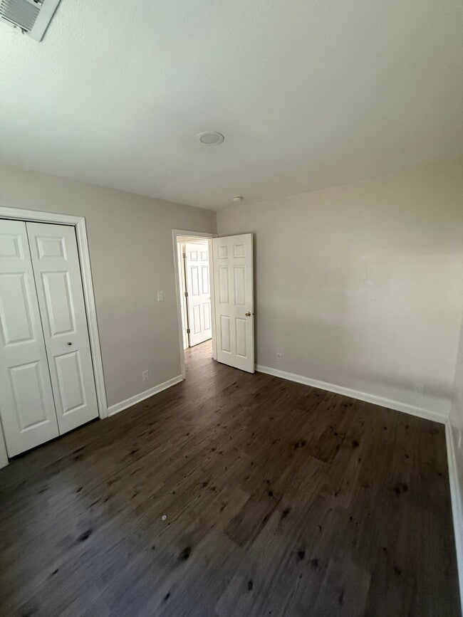 Photo - 814 Robinson St