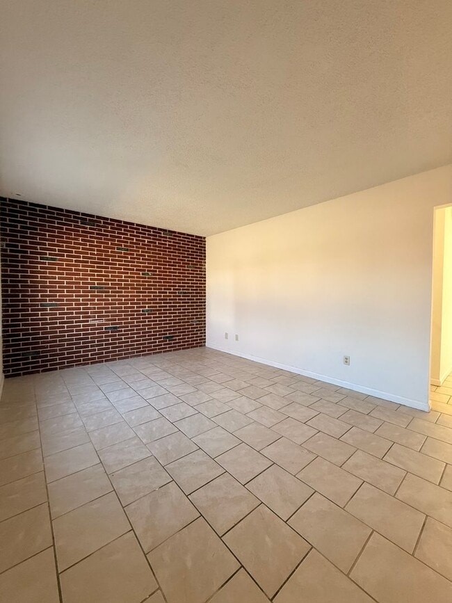 Photo - 1287-MF4-E Unit B