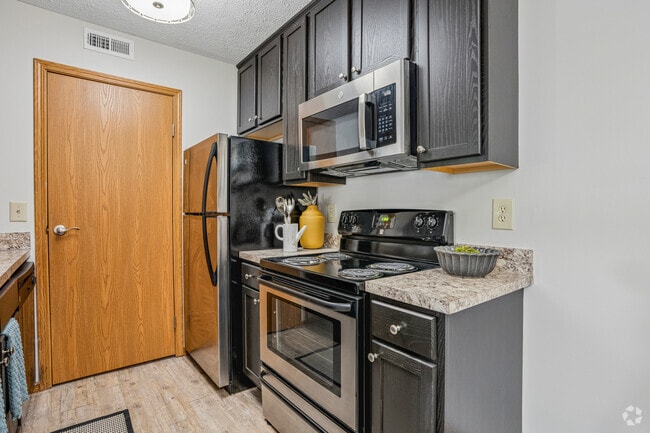 2BR, 1BA - 855SF - Kitchen