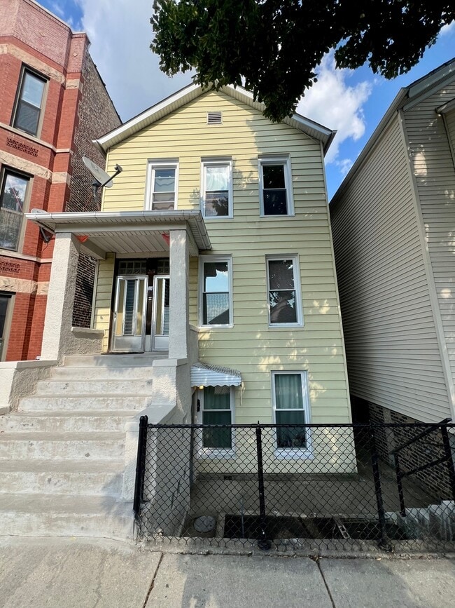 Building Photo - 2851 S Emerald Ave
