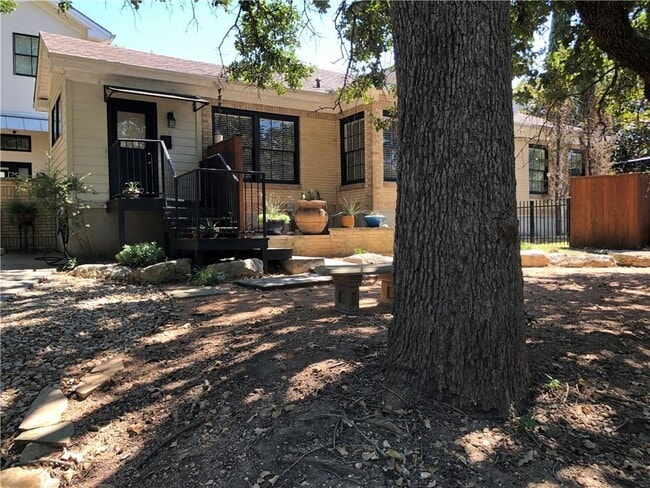 Photo - 2920 Windsor Rd Townhome