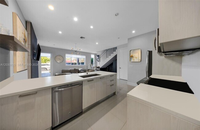 Photo - 1025 NE 18th Ave Unit 104