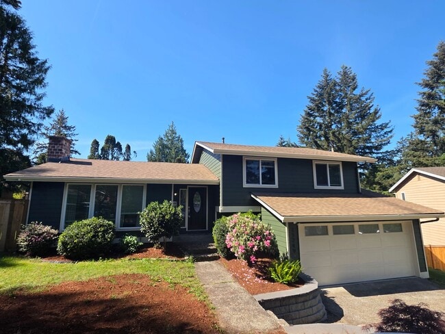 Building Photo - Lea Hill tri-level home - 3 bedroom 2.5 bath home - Feels like new/ Remodeled - A Must see - Avai...