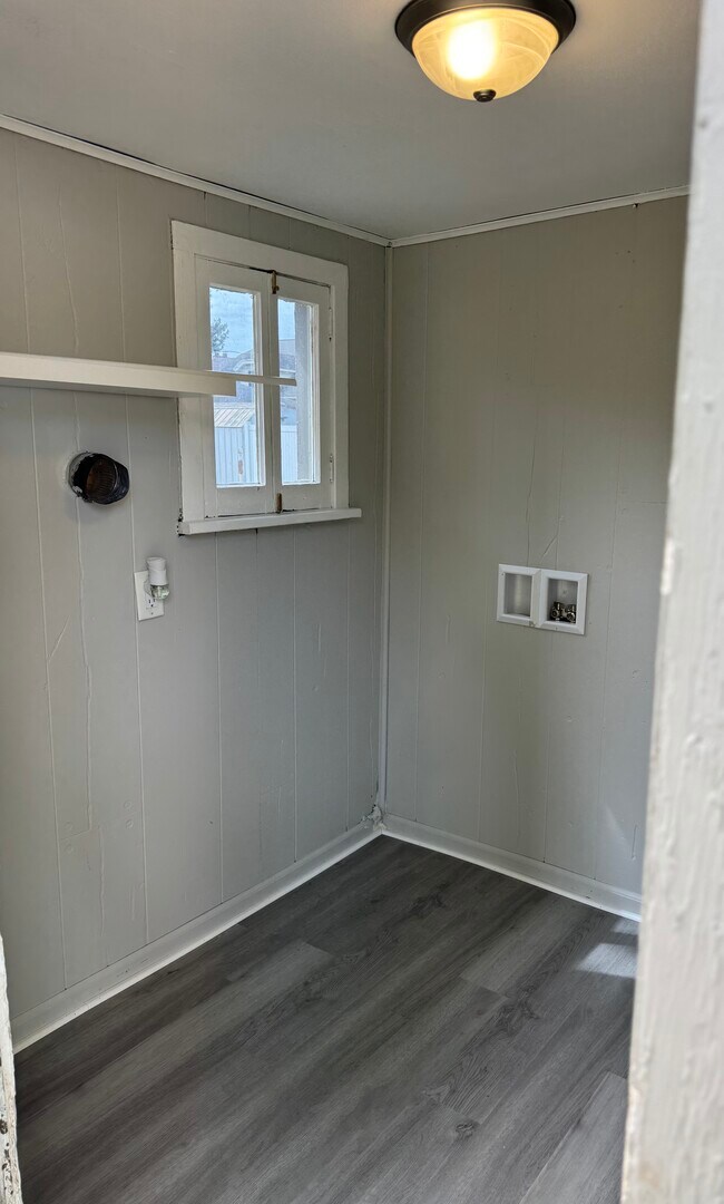 Photo - 1220 Moore St