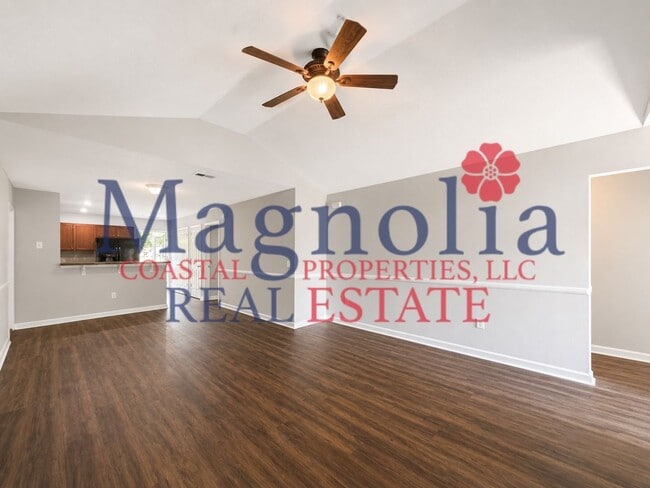 Photo - 4 Bedrooms, 2.5 Bathrooms in Live Oak Subdivision