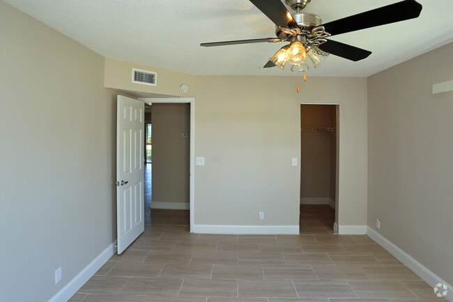 Photo - Delray Place Apartments