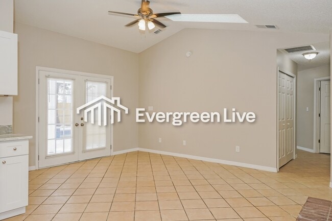 Photo - 2969 Ruskin St