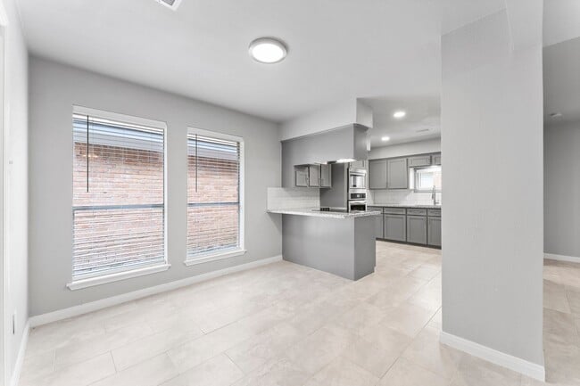 Photo - 10422 Rockcrest Rd