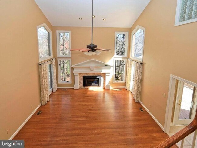 Photo - 1307 Stamford Way