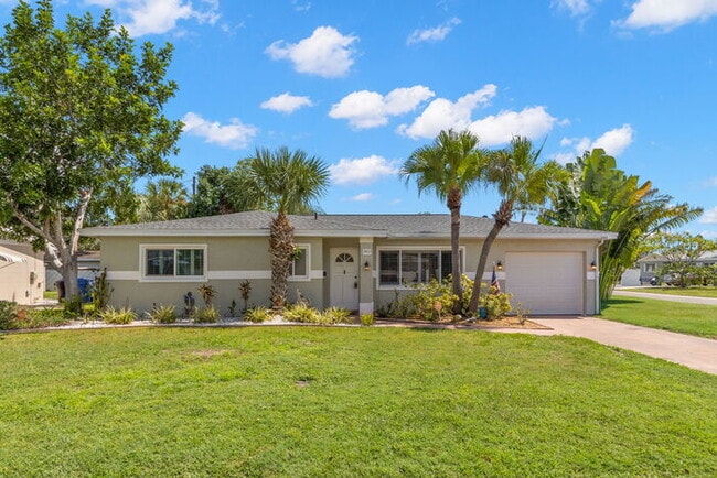 Building Photo - NEWLY RENOVATED Home For Rent in St Pete!