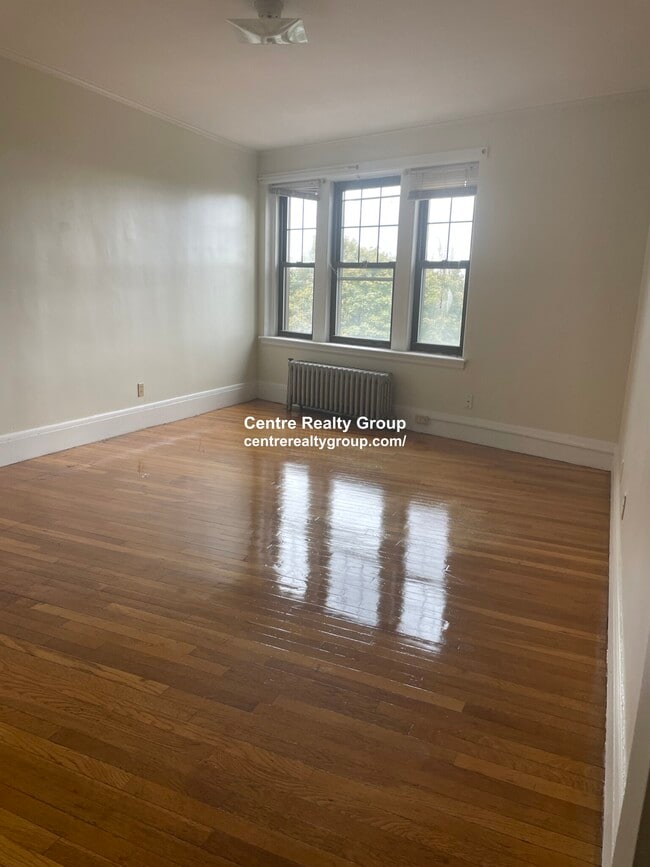 Building Photo - 347 Pleasant St Unit Charming