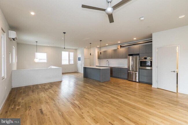 Photo - 2328 Memphis St Unit B2