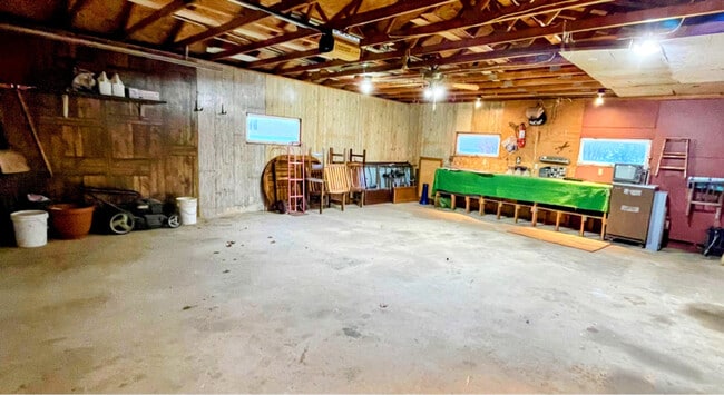 Photo - 472 E 14th St
