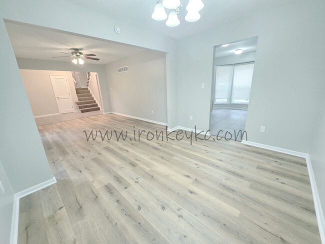 Photo - 7007 E 132 St