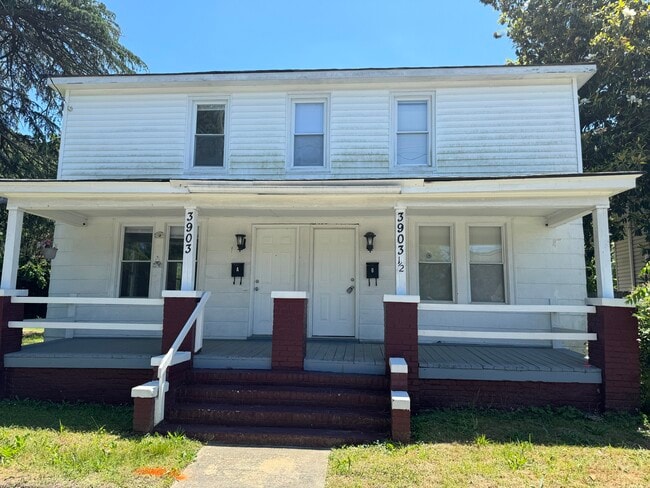 Part of a duplex - 3903 King St Casa Unidad B