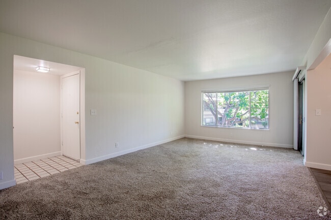 1BR, 1BA - 695 -815SF
