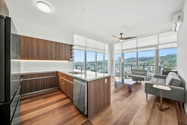 Building Photo - 1515 Liona St Unit 4418