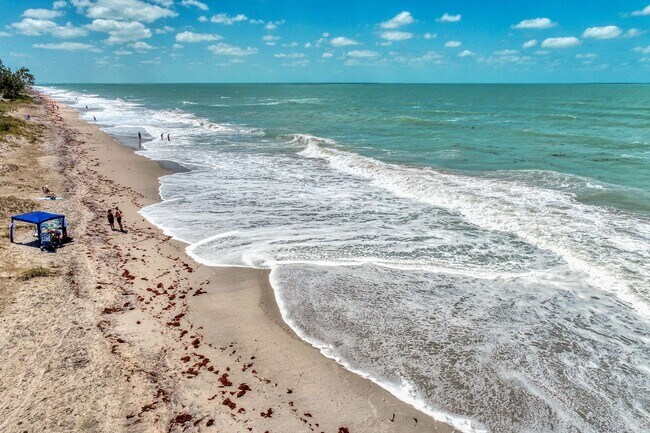 Photo - *Annual* Beautiful Beachfront!
