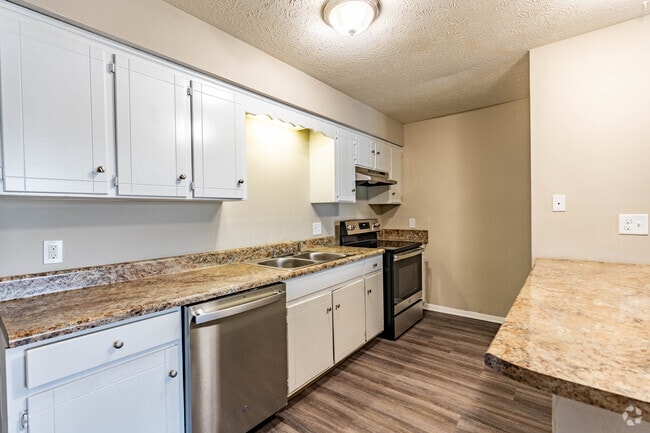 A12 1BR 1B 610 Sq Ft. kitchen - Haynes Manor Apartments