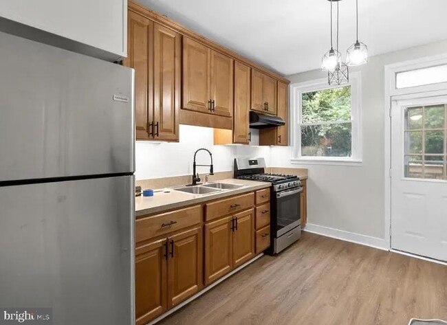 Photo - 1137 W Lombard St