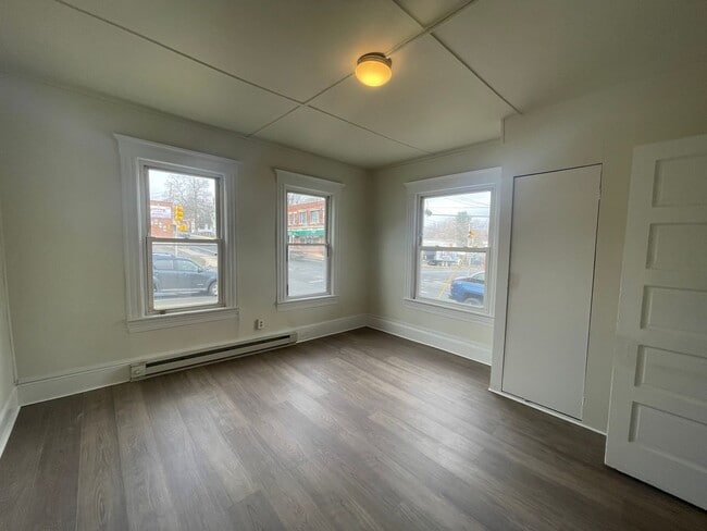 Photo - 2 Bedroom Apartment for Rent – Pittsfield, MA – $1,450/month Unidad 5