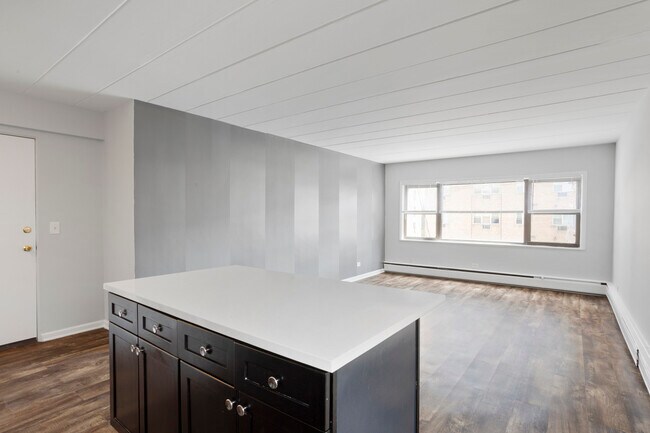 Photo - 6007 N Kenmore Ave