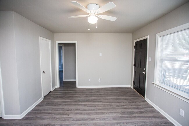 Photo - Spacious 4 Bed 2 Bath with Big Backyard