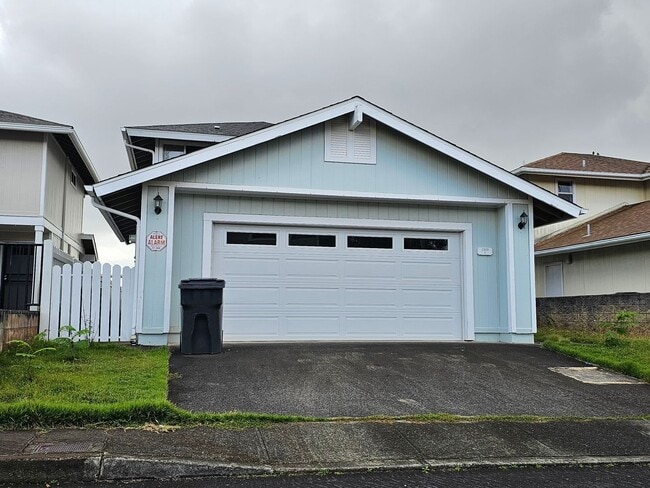 Building Photo - 113A28 - 98-2009 Kaahumanu Street, Apt. F Unit F