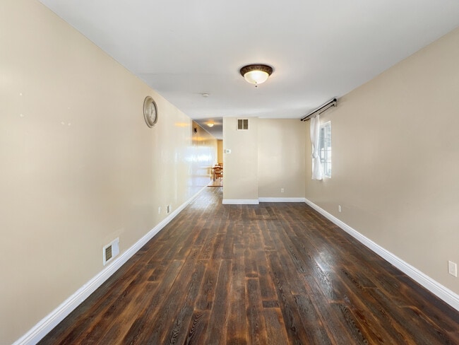 Photo - 251 Kiswick St