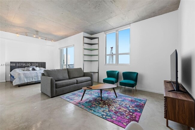 Building Photo - 234 NE 3rd St Unit 1704