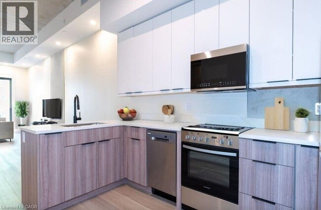 Photo - 169 James St S Unité 801