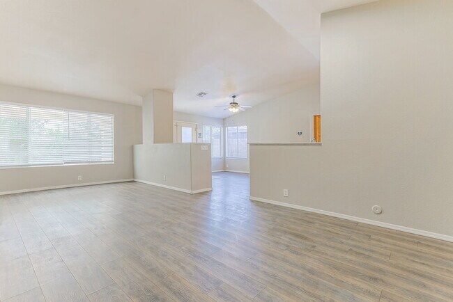 Photo - 1623 E Oakland St