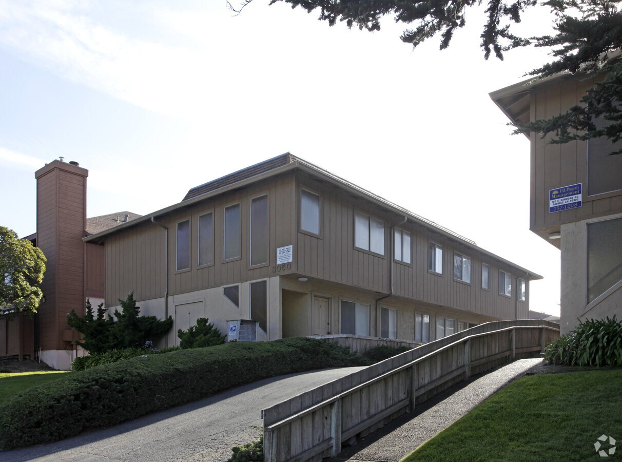 Photo - AMI-3050 SUNSET AVE.