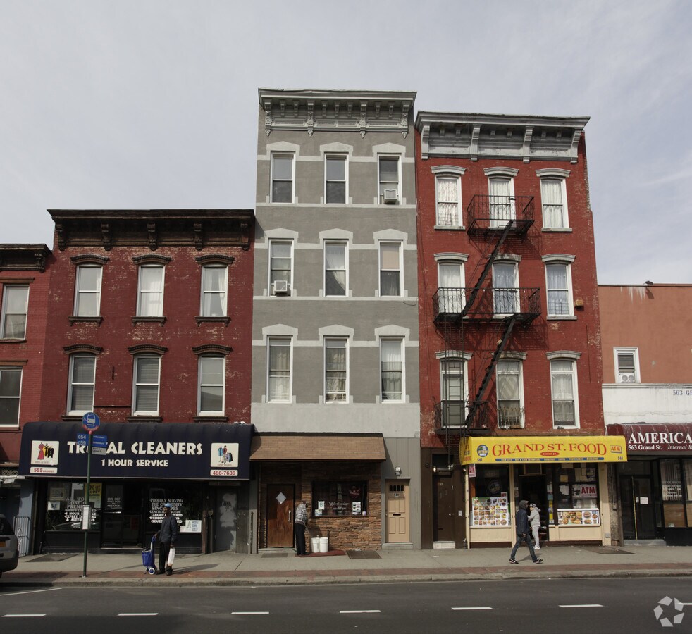 Photo - 559 Grand St