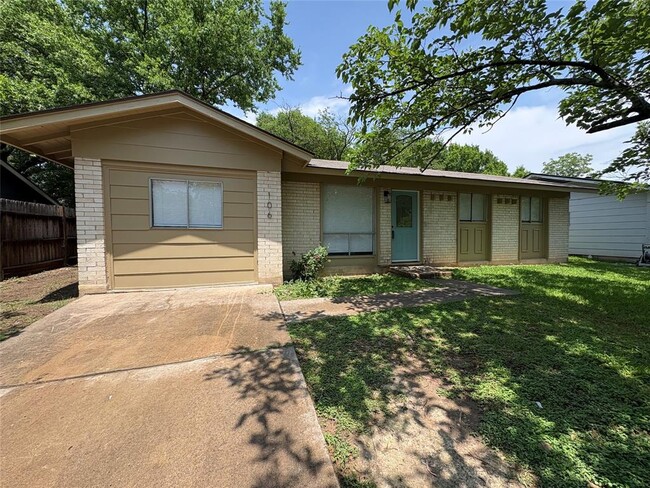 Photo - 106 E Longspur Blvd House