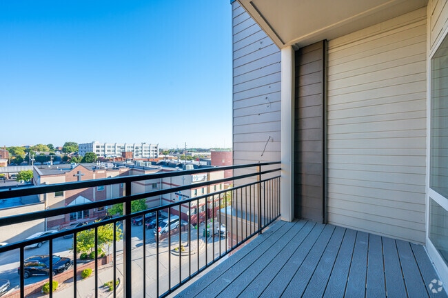 Lily - 1BR, 2BA - 1,000SF - Balcony