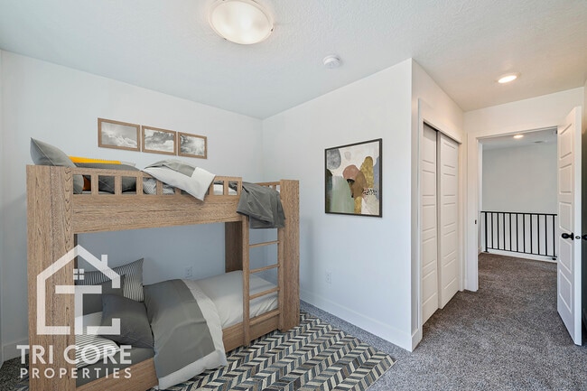 Photo - 140 E Lavalle-