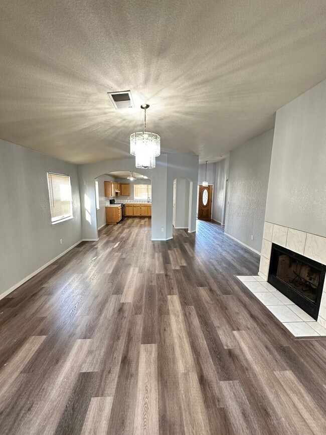 Photo - Spacious and Stylish 3 Bedroom Home in a P...