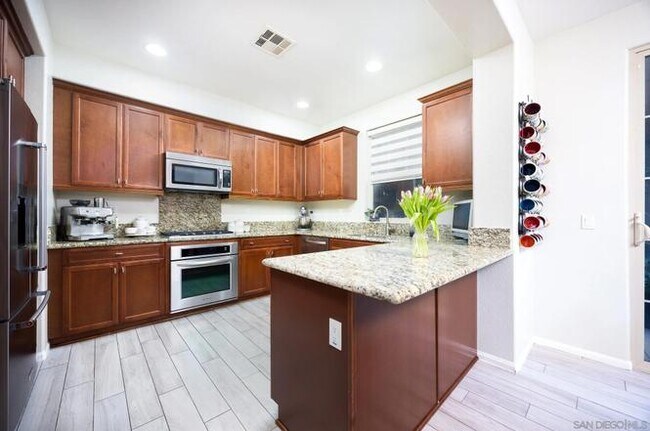 Photo - 1813 Cyan Ln