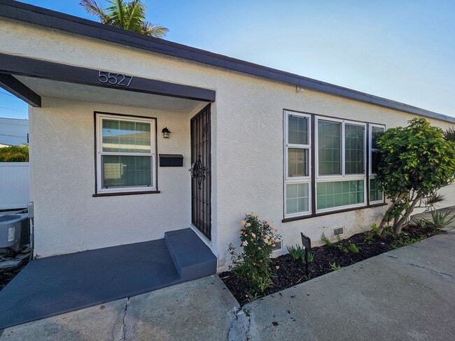 Building Photo - 5527 W 118th