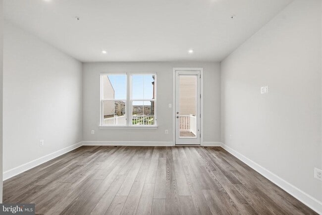 Photo - 211 Phoenix Dr