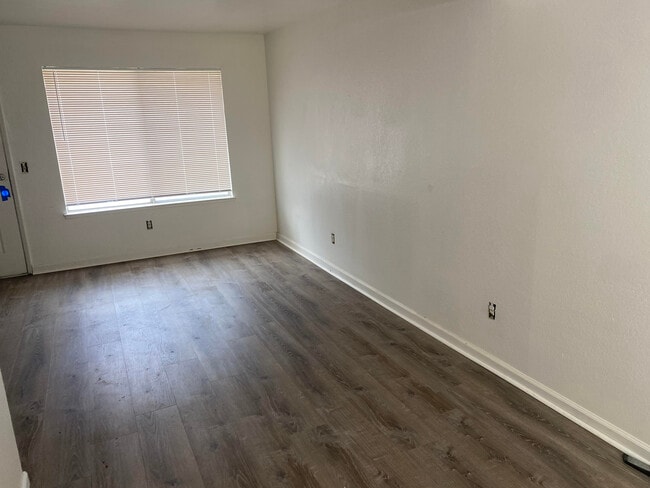 Photo - 1933 Shadowbrook Dr Unit 1933 C