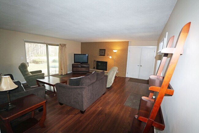 Photo - 3-bedroom, 3 bathroom furnished home in Saint Joseph