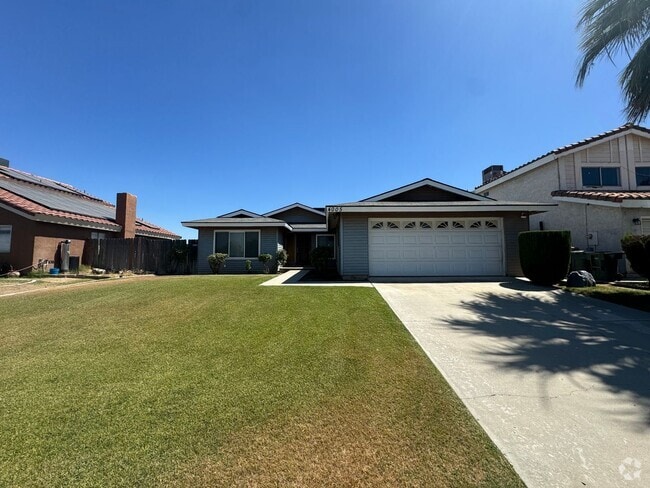 Building Photo - Southwest 4 bedroom with Solar Rental