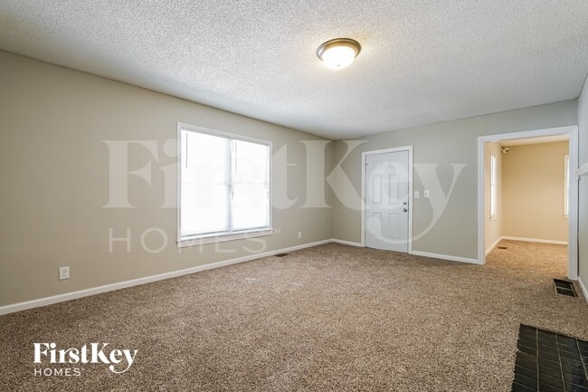 Photo - 390 Hillside Dr SW