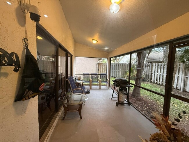 13025 Meadowbreeze Dr