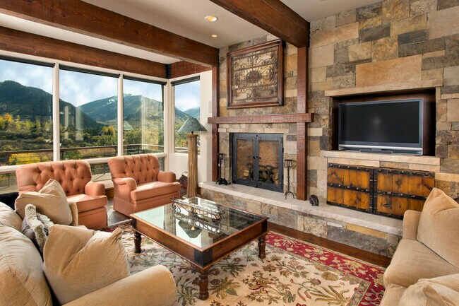 Photo - 185 Nighthawk Dr