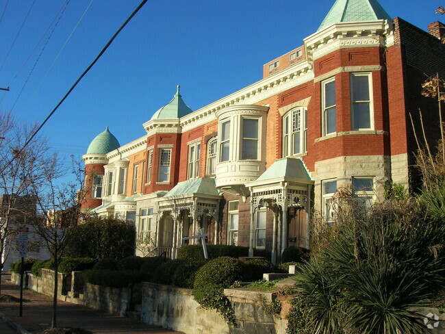 Building Photo - MAIN218B Unit B Rental