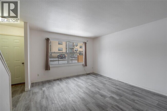 Photo - 834 Exmouth St